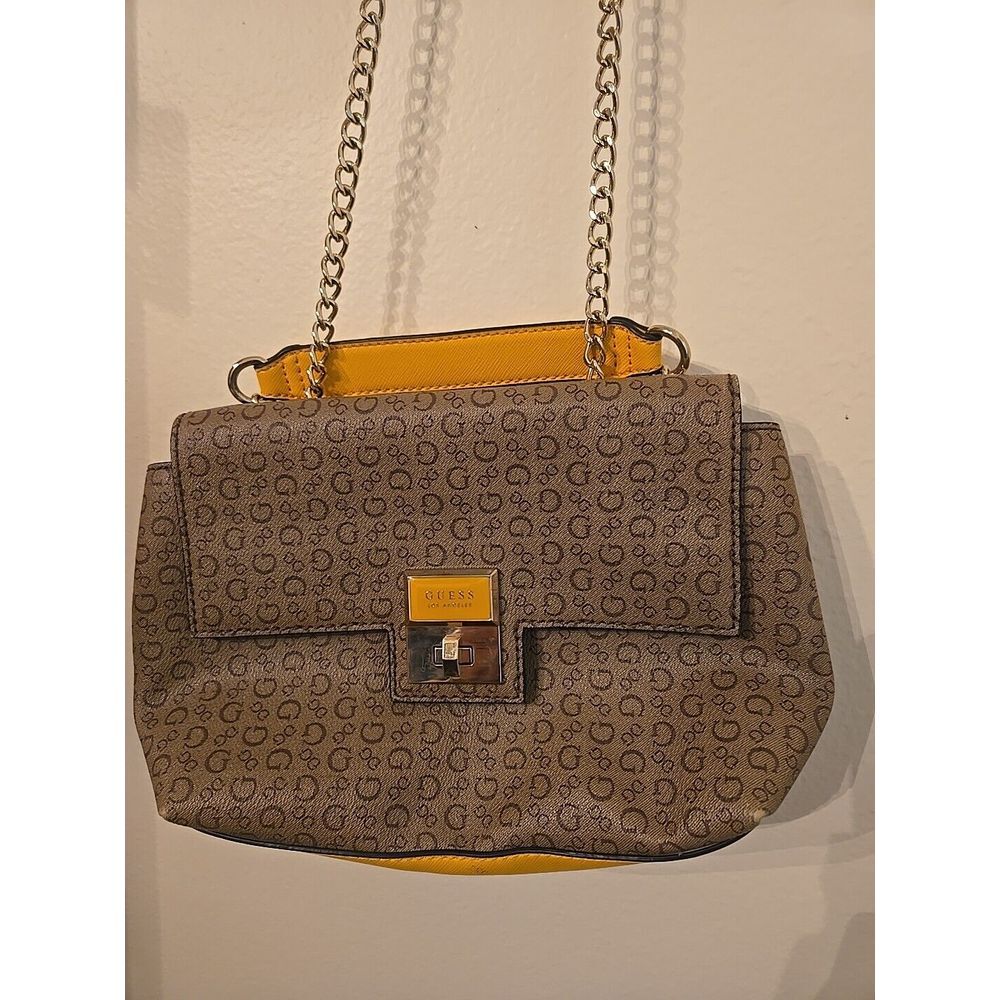 Guess Signature Crossbody Purse Magnetic Close Zippered Pocket Inside‎